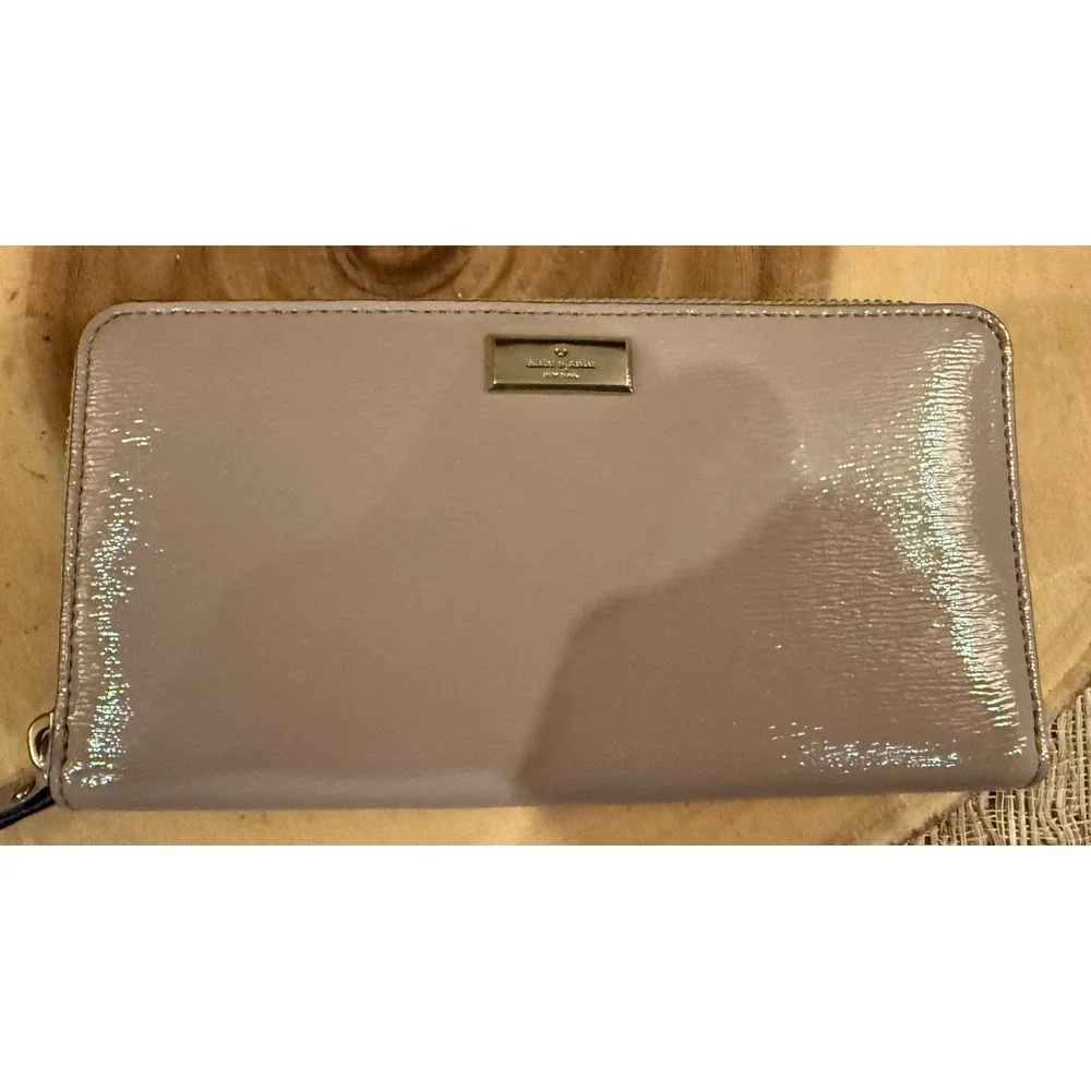 Kate Spade women's Bixby Place Neda patent leather‎ zip around wallet Beige